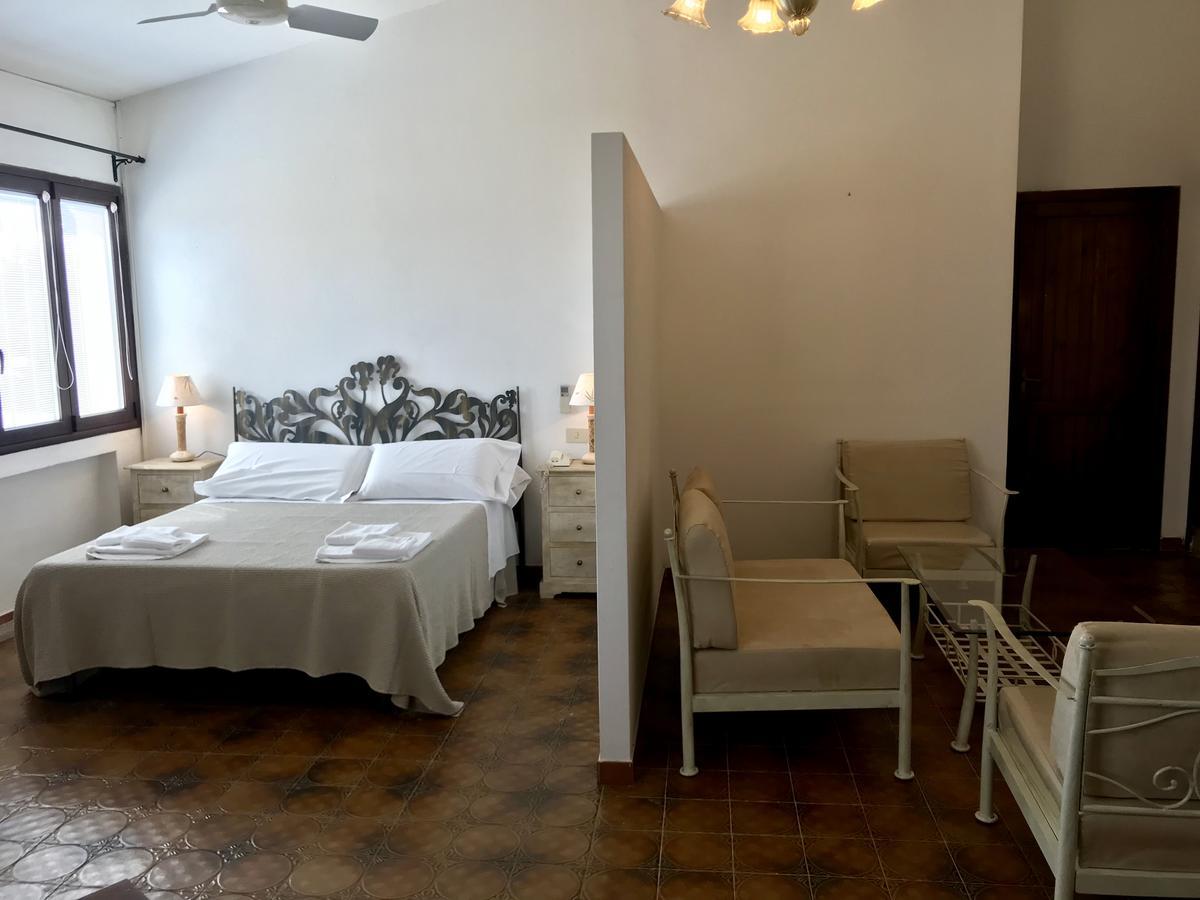 Hotel Su Meriagu Capitana Bagian luar foto