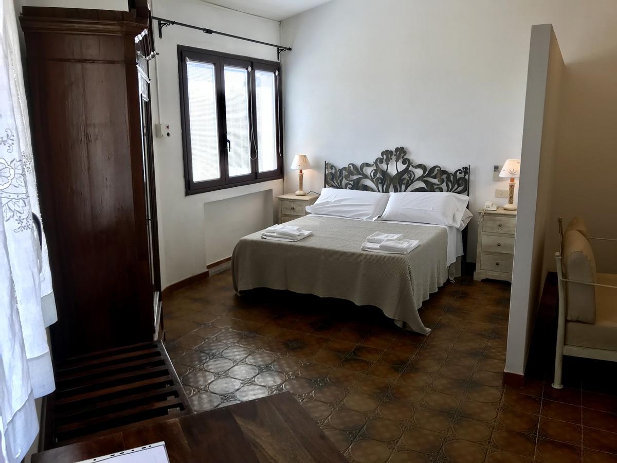 Hotel Su Meriagu Capitana Bagian luar foto