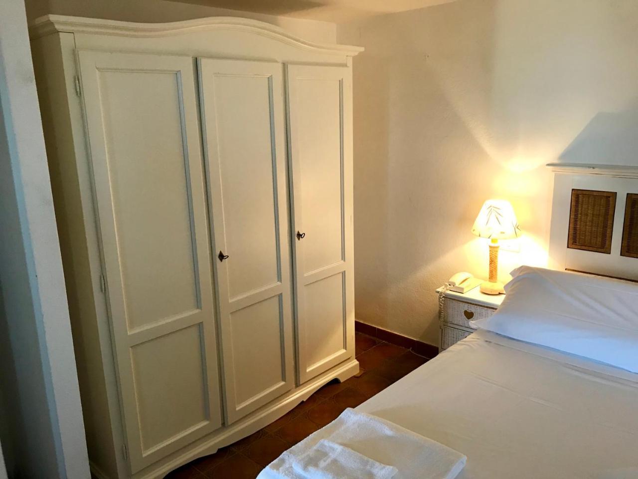 Hotel Su Meriagu Capitana Bagian luar foto