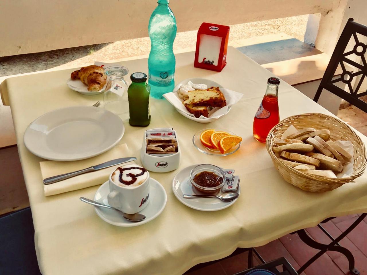Hotel Su Meriagu Capitana Bagian luar foto